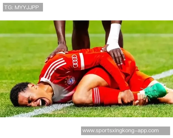 拜仁25-26赛季全家福揭晓夏窗四新援与德超杯奖杯沙拉盘同框亮相 拜仁25-26赛季全家福揭晓夏窗四新援与德超杯奖杯沙拉盘同框亮相