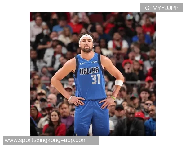 克莱汤普森生涯十次单赛季三分球超过200记仅次于库里创历史纪录 克莱汤普森生涯十次单赛季三分球超过200记仅次于库里创历史纪录